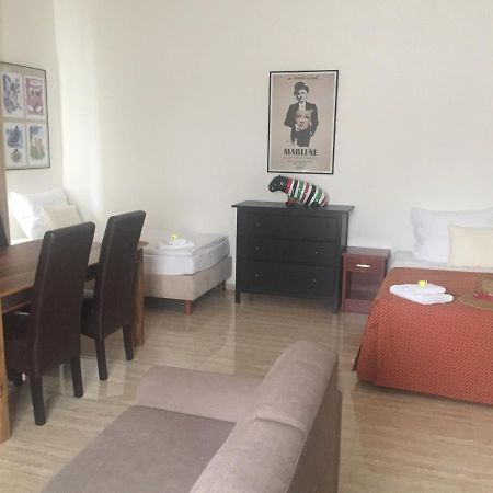Apartman Za Radnici ヴァルチツェ エクステリア 写真
