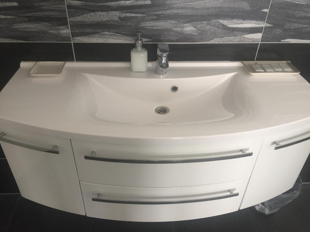 Apartman Za Radnici ヴァルチツェ エクステリア 写真