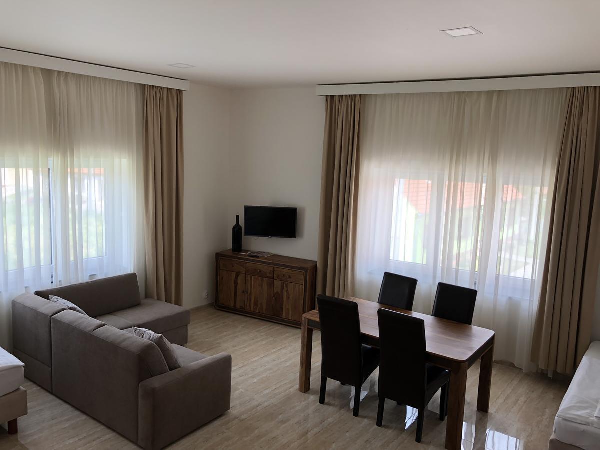 Apartman Za Radnici ヴァルチツェ エクステリア 写真